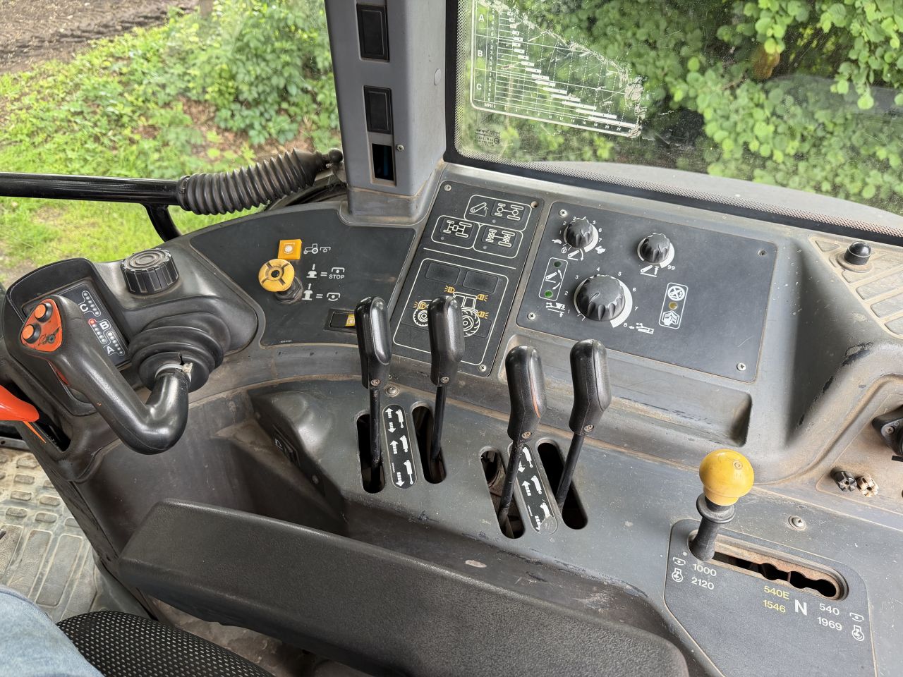 New Holland 8160