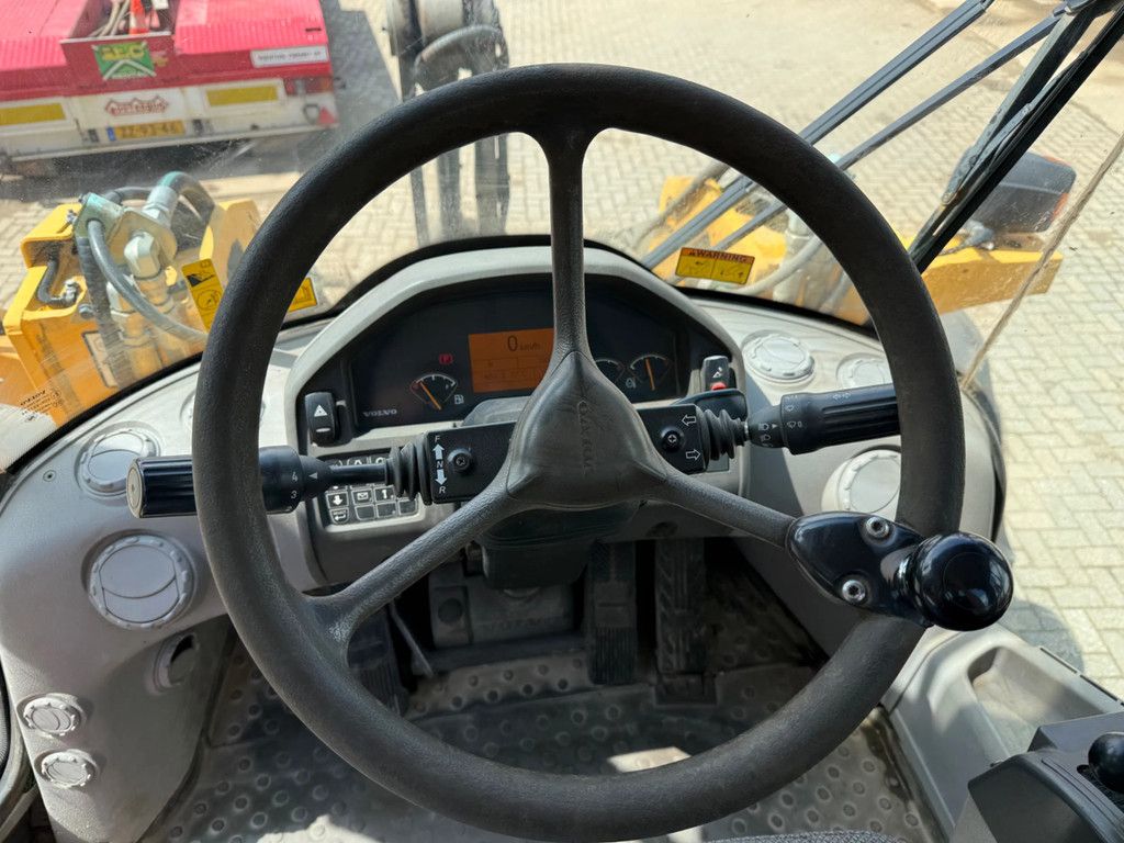 Volvo L90F