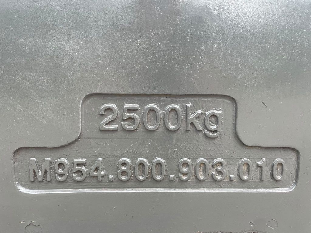 Fendt 2500 kg frontgewicht