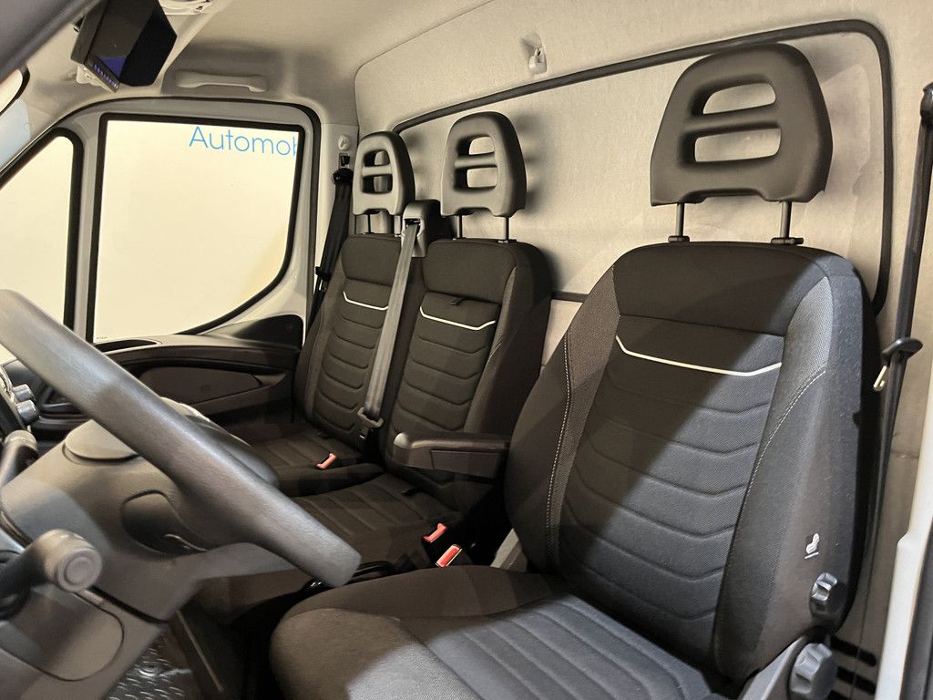 Iveco Daily 35S14V 2.3 410 Bakwagen / Dhollandia Laadklep / Meubelbak / Euro 6 / Airco / Cruise Control / Camera / 3-Zits / 30.000 KM !!