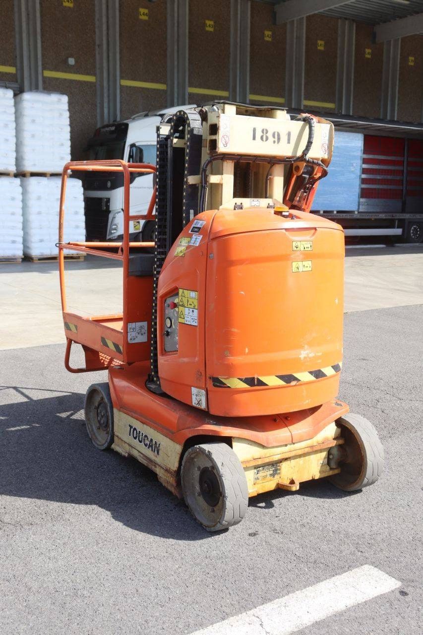 JLG TOUCAN 8E Elektrischer Mastlift 8,15 m 2012