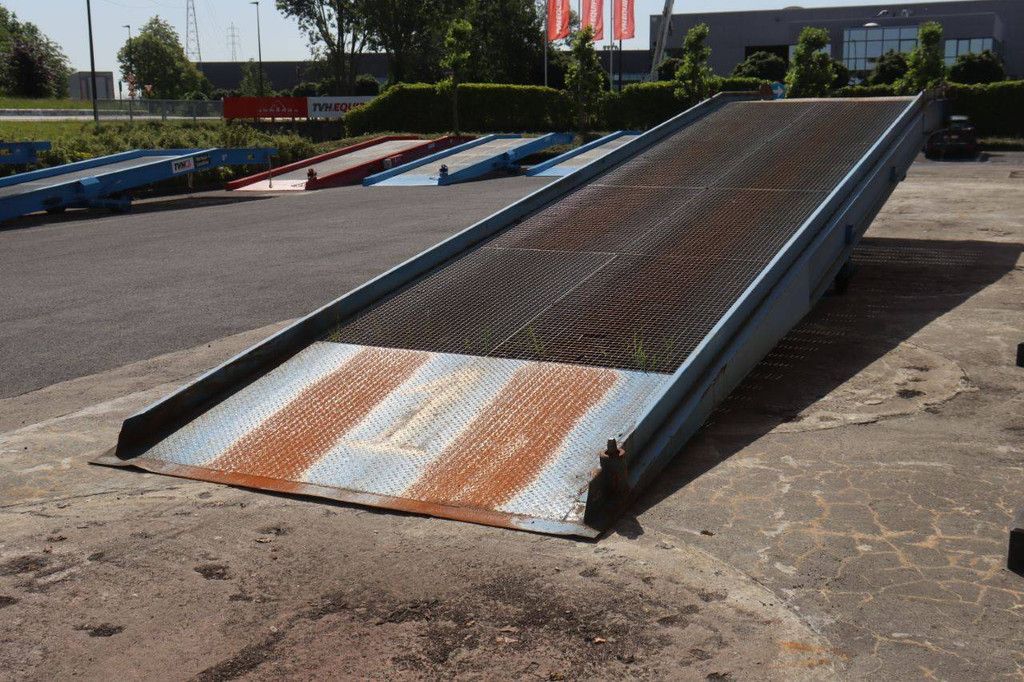 Mobile loading bridge Technicas 10000kg 2017