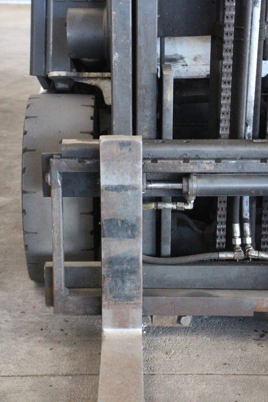 Unicarriers G1Q2L25Q Elektro-Gabelstapler, 2500 kg, 3,3 m, Baujahr 2015