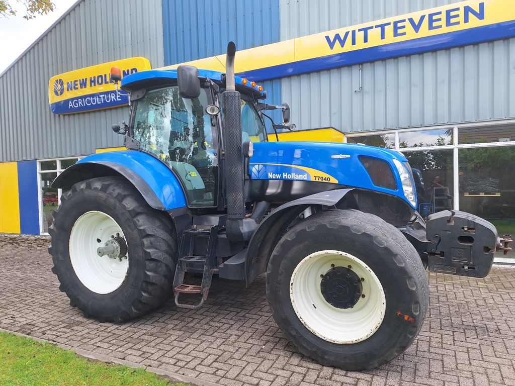 New Holland T7040 Auto Command