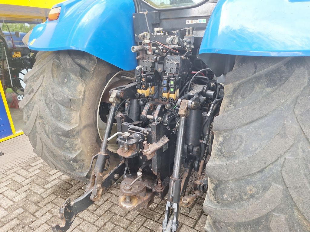 New Holland T7040 Auto Command
