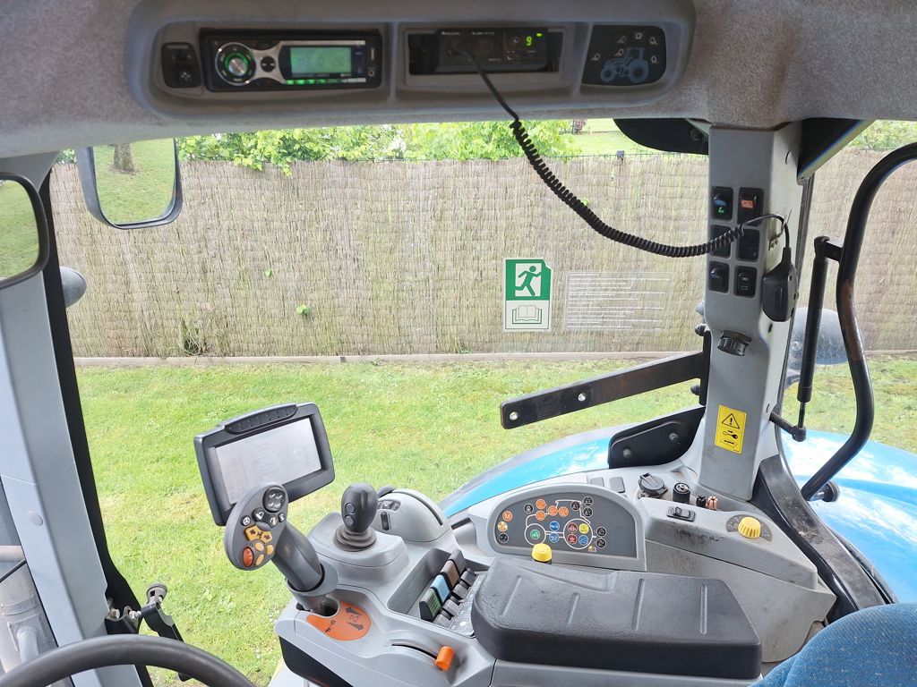 New Holland T7040 Auto Command