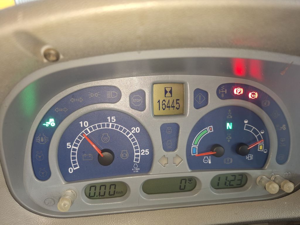 New Holland T7040 Auto Command