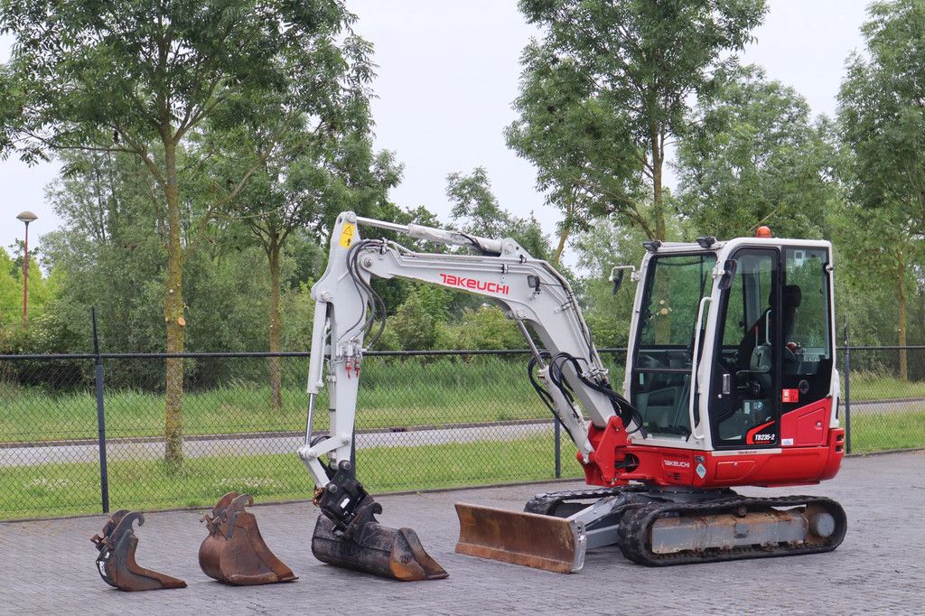 Takeuchi TB 235-2 | TILT COUPLER | 3X BUCKET | HAMMER / SHEAR