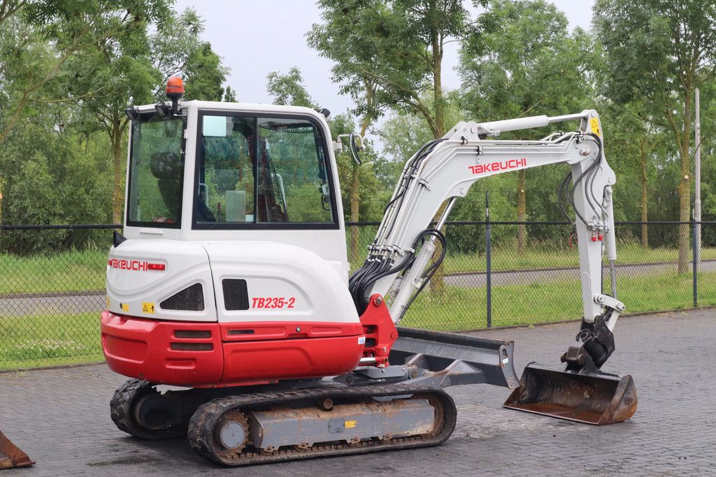 Takeuchi TB 235-2 | TILT COUPLER | 3X BUCKET | HAMMER / SHEAR