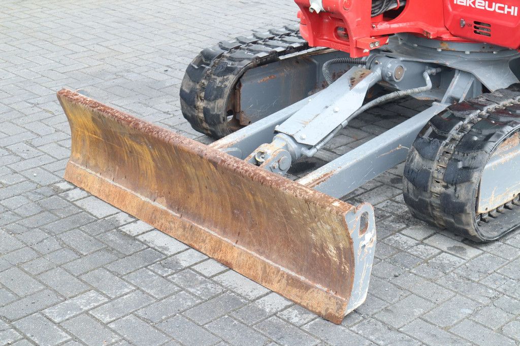 Takeuchi TB 235-2 | TILT COUPLER | 3X BUCKET | HAMMER / SHEAR