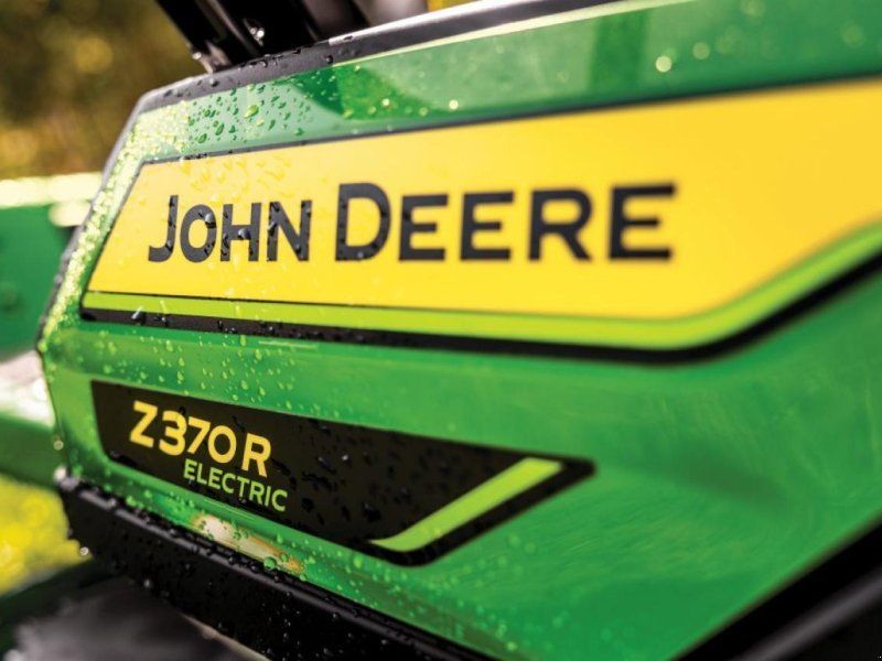 John Deere Z370R-122CM Z-Trak Electric
