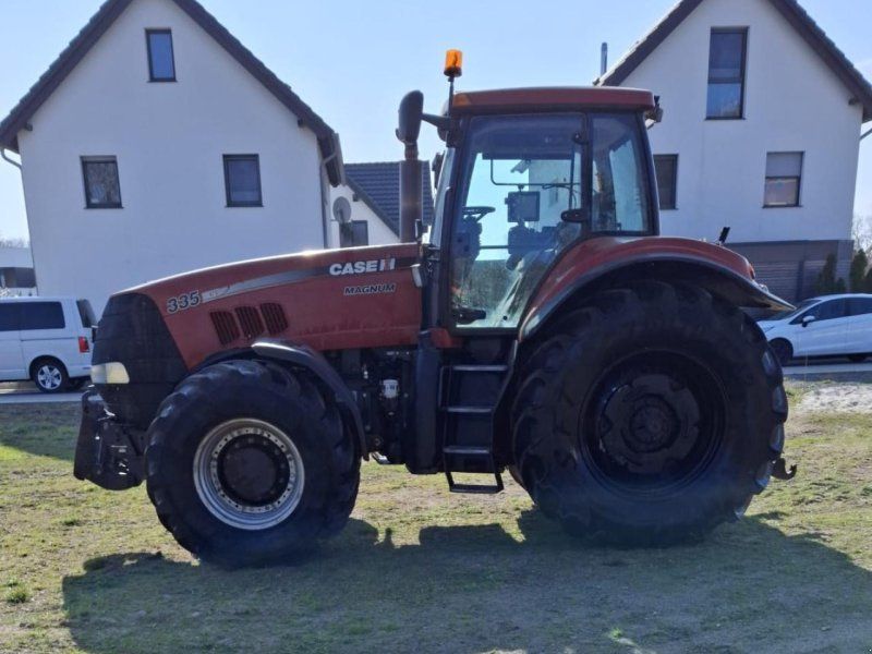 Case IH Magnum 335
