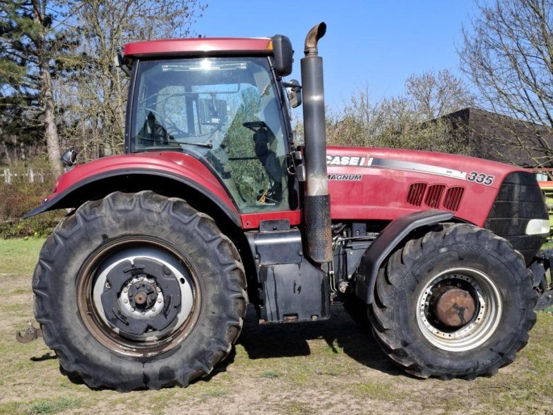 Case IH Magnum 335