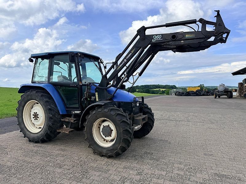 New Holland 5635 / L75