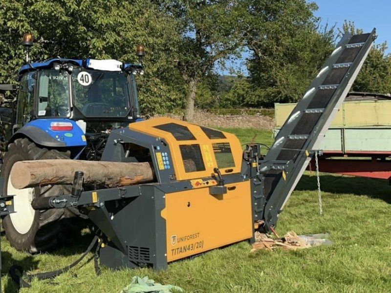 Uniforest Titan 43/20J CD mit 2 m Zuführtisch