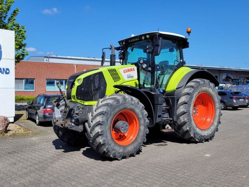 Claas Axion 850 C-Matic mit Lenksystem