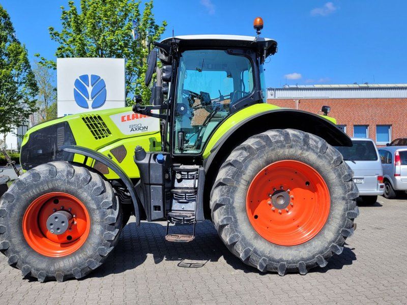 Claas Axion 850 C-Matic mit Lenksystem