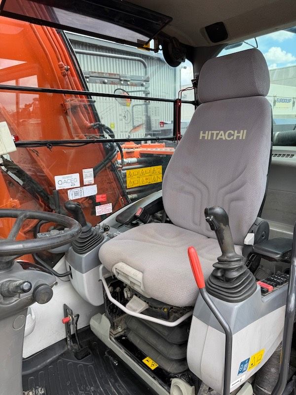 Hitachi ZX170W-6