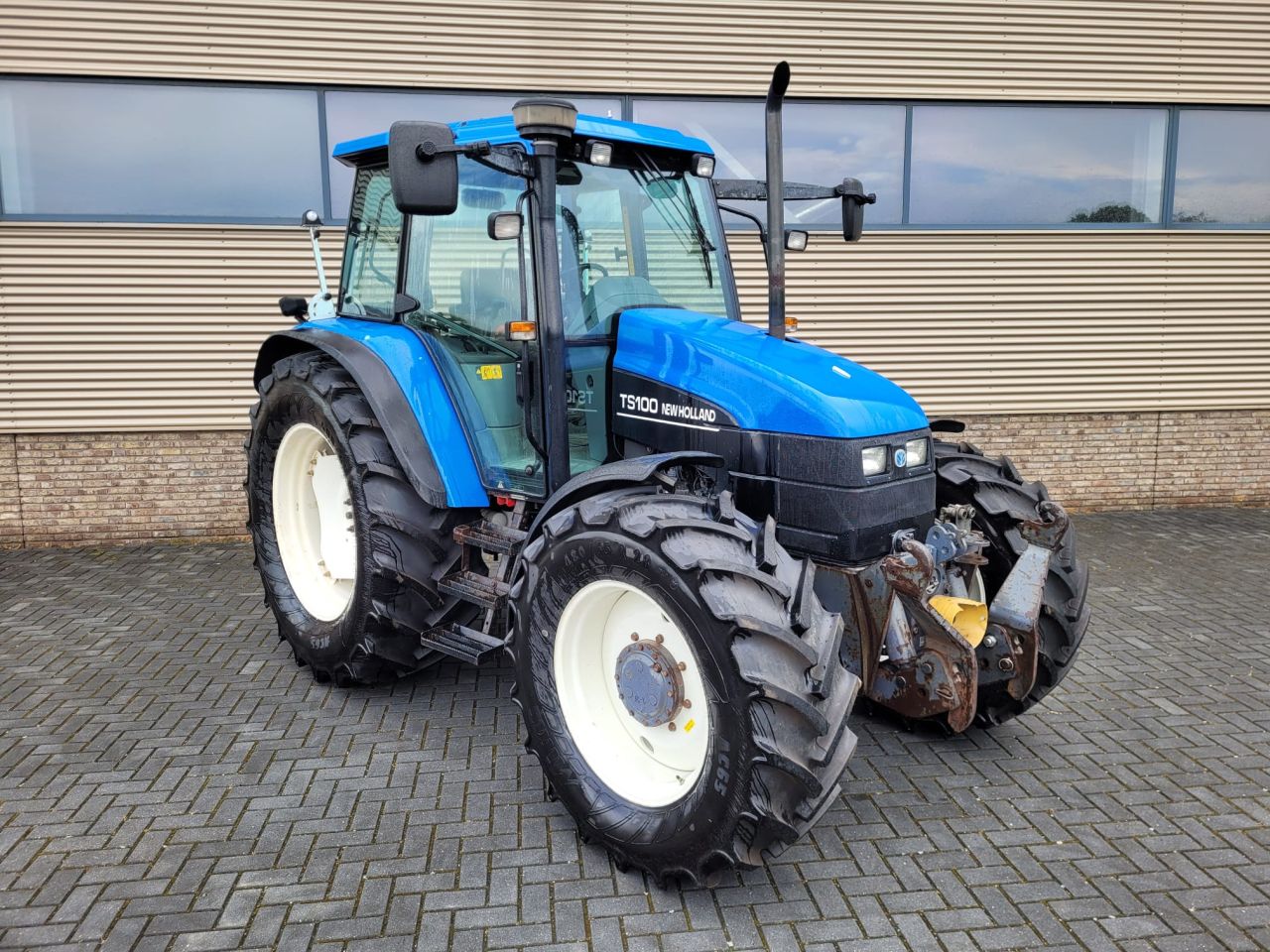 New Holland ts-100