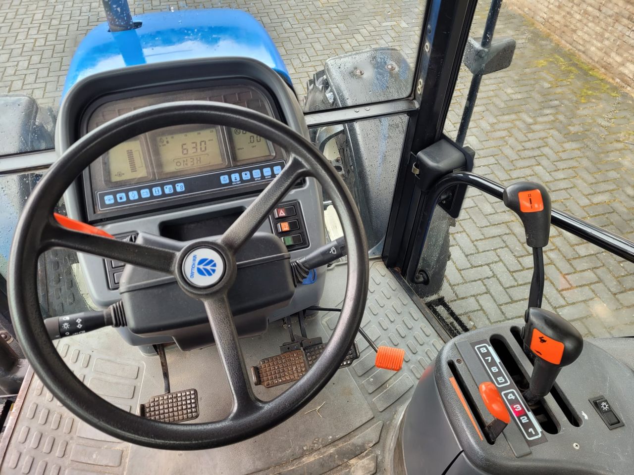 New Holland ts-100