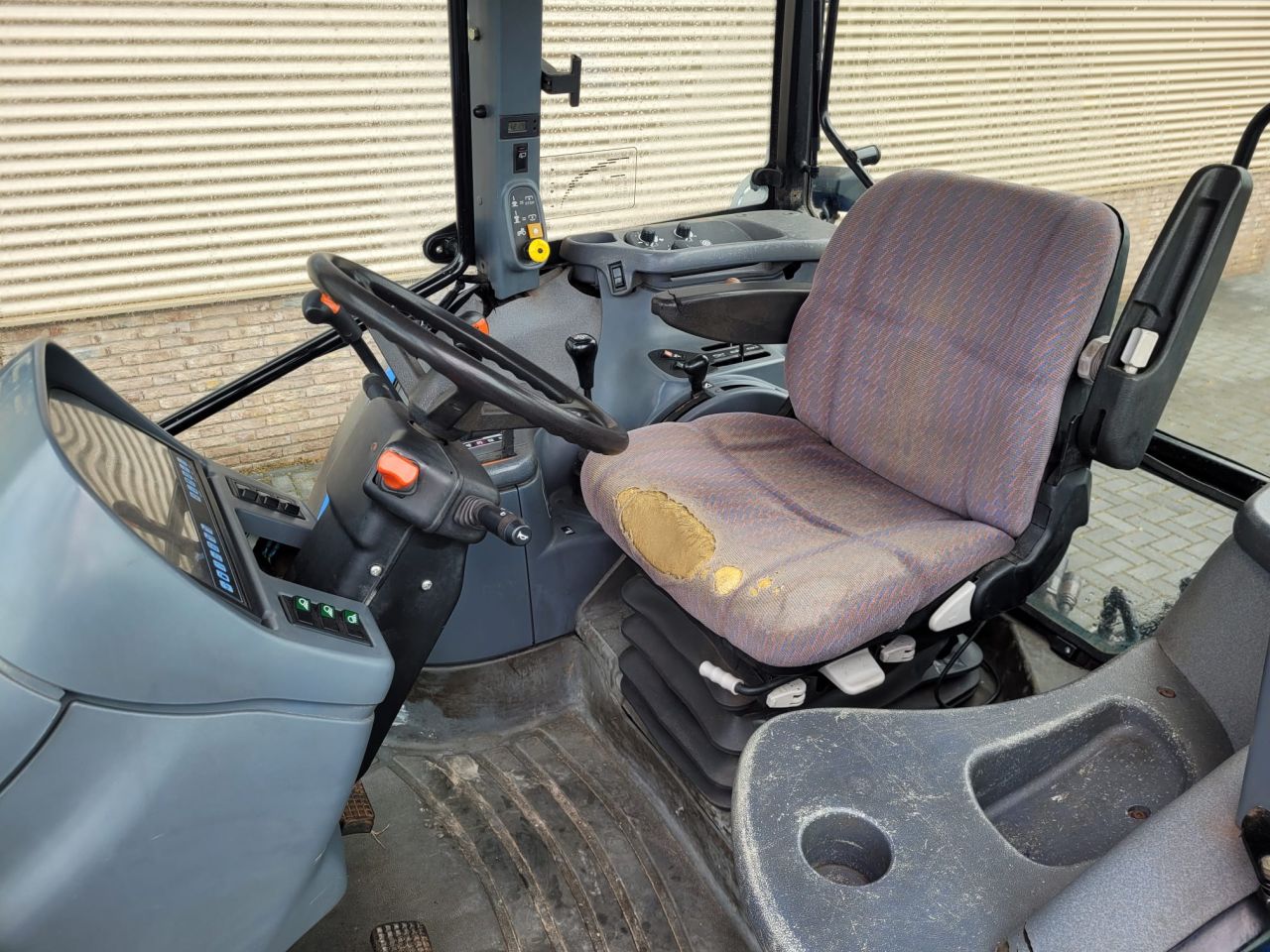 New Holland ts-100