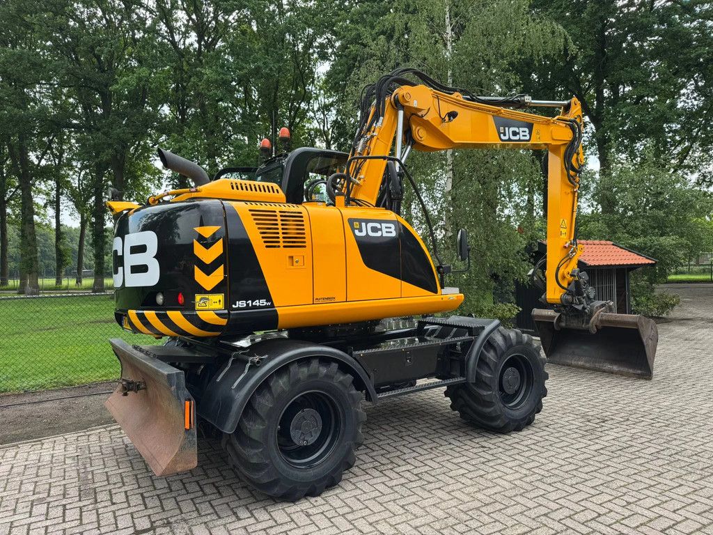 JCB JS145W Mobiele kraan met Draaikantelstuk DKS