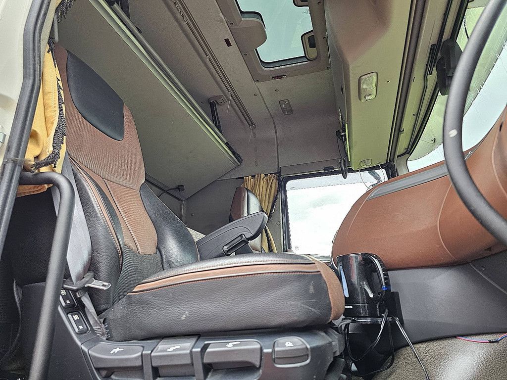 DAF XF 530 6x2 ftr spacecab