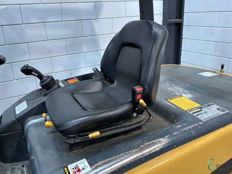 Gabelstapler Elektrisch Caterpillar EP40 2007