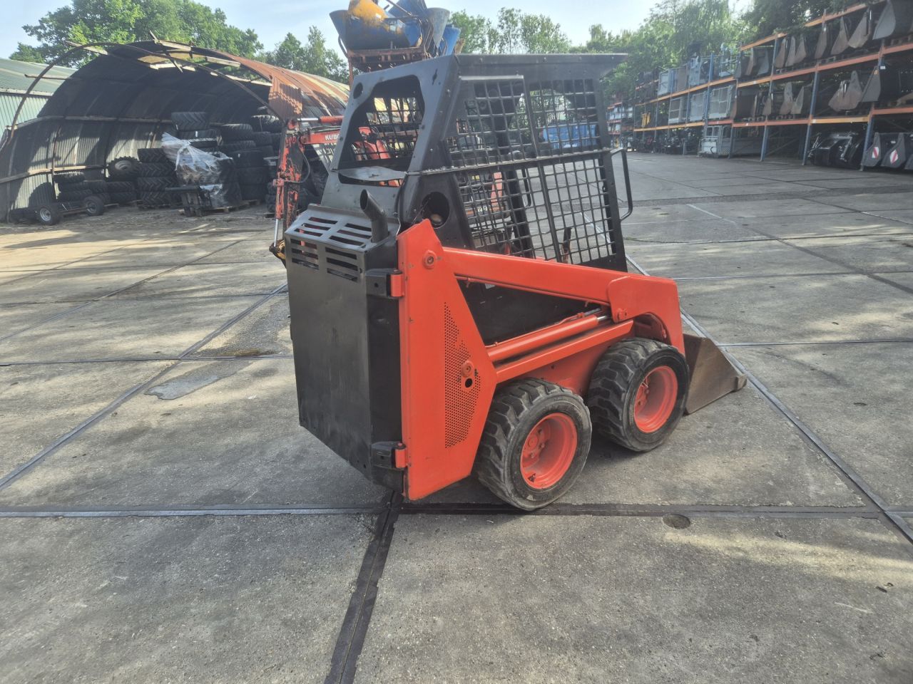 BOBCAT 443 schranklader