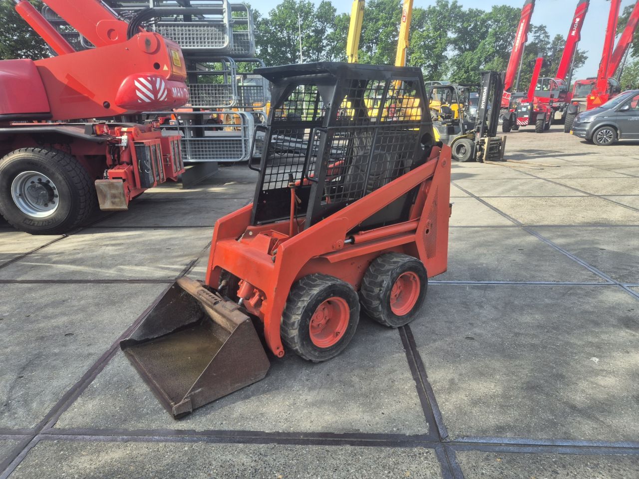 BOBCAT 443 schranklader