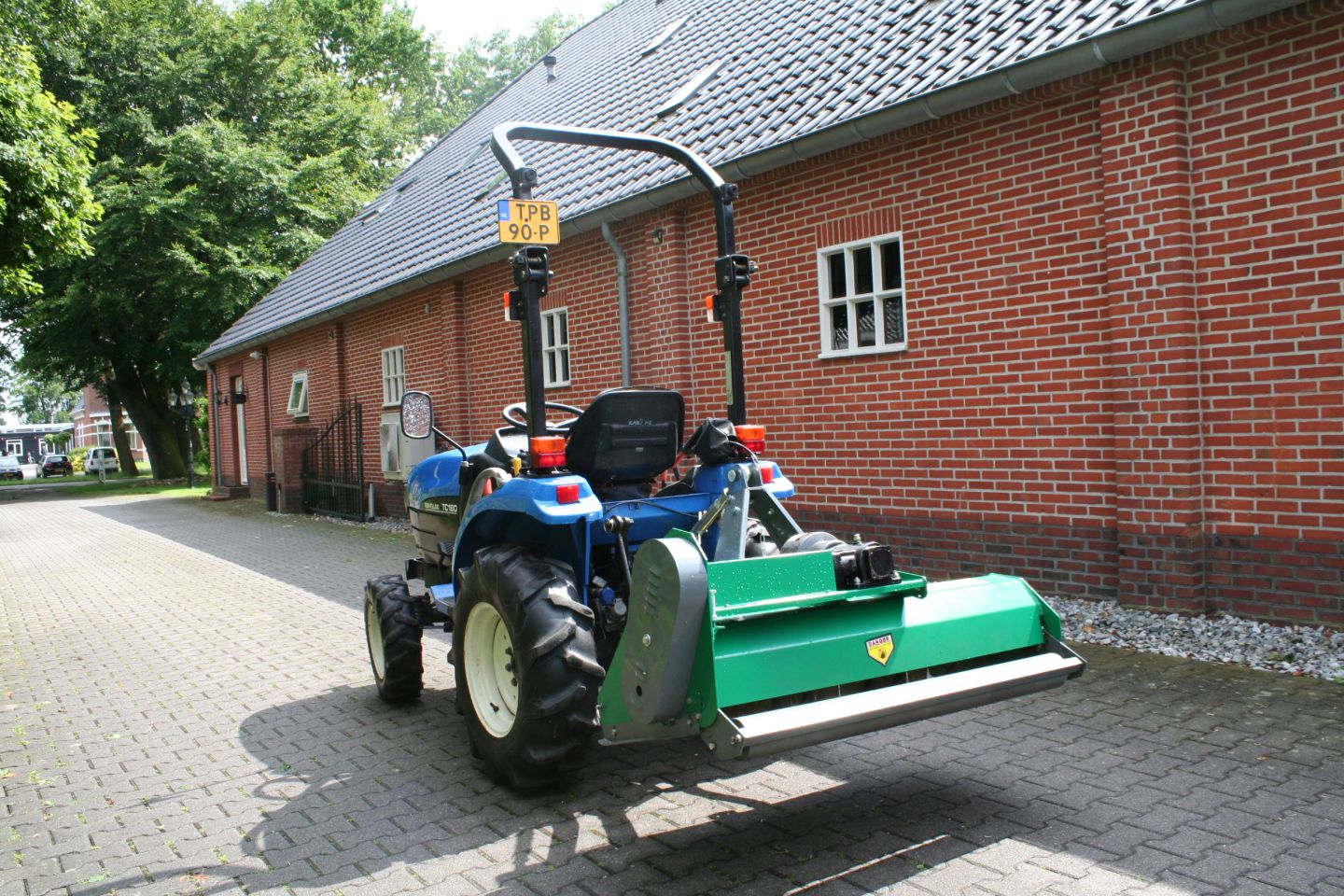 New Holland TC18D + flail mower 125 cm