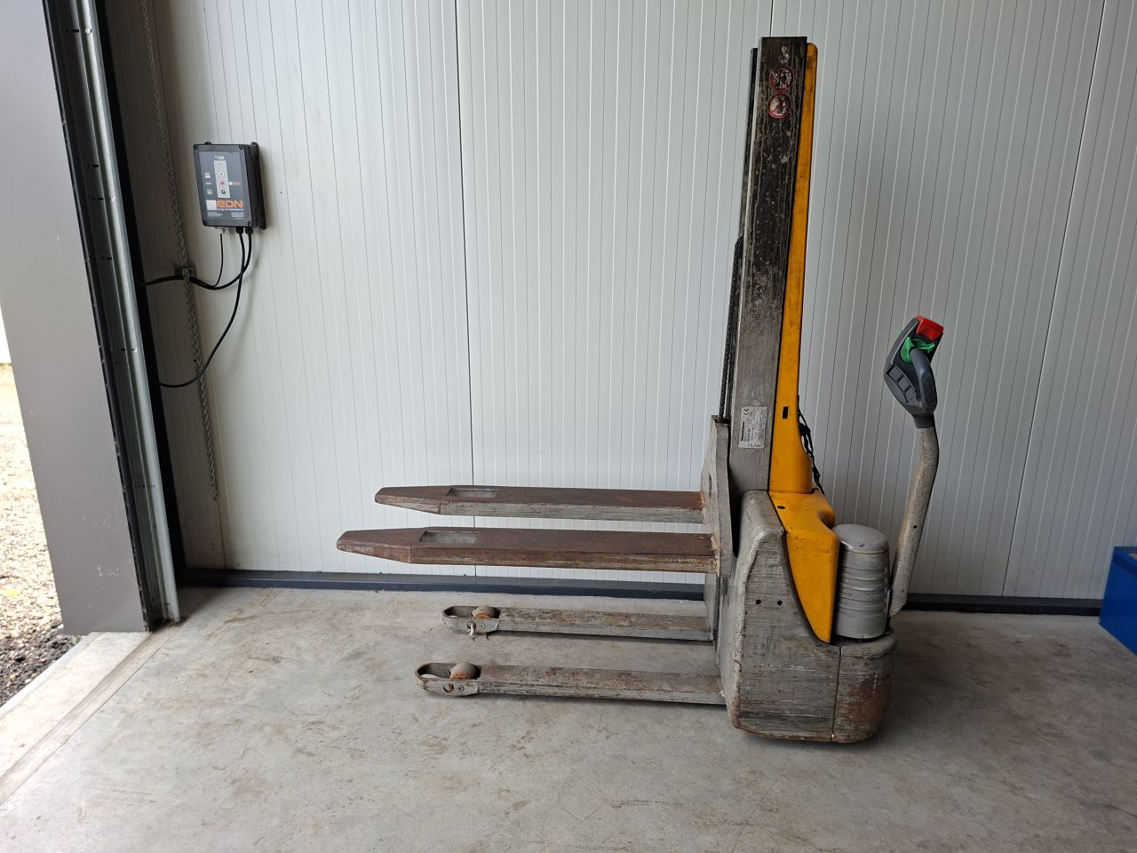 Elektrische stapelaar jungheinrich ec 10 165 cm 1000 kg