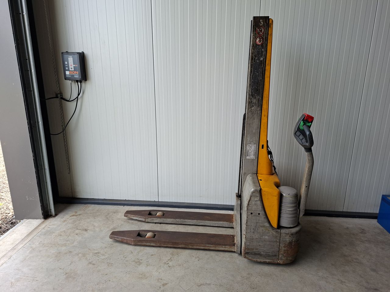 Elektrische stapelaar jungheinrich ec 10 165 cm 1000 kg