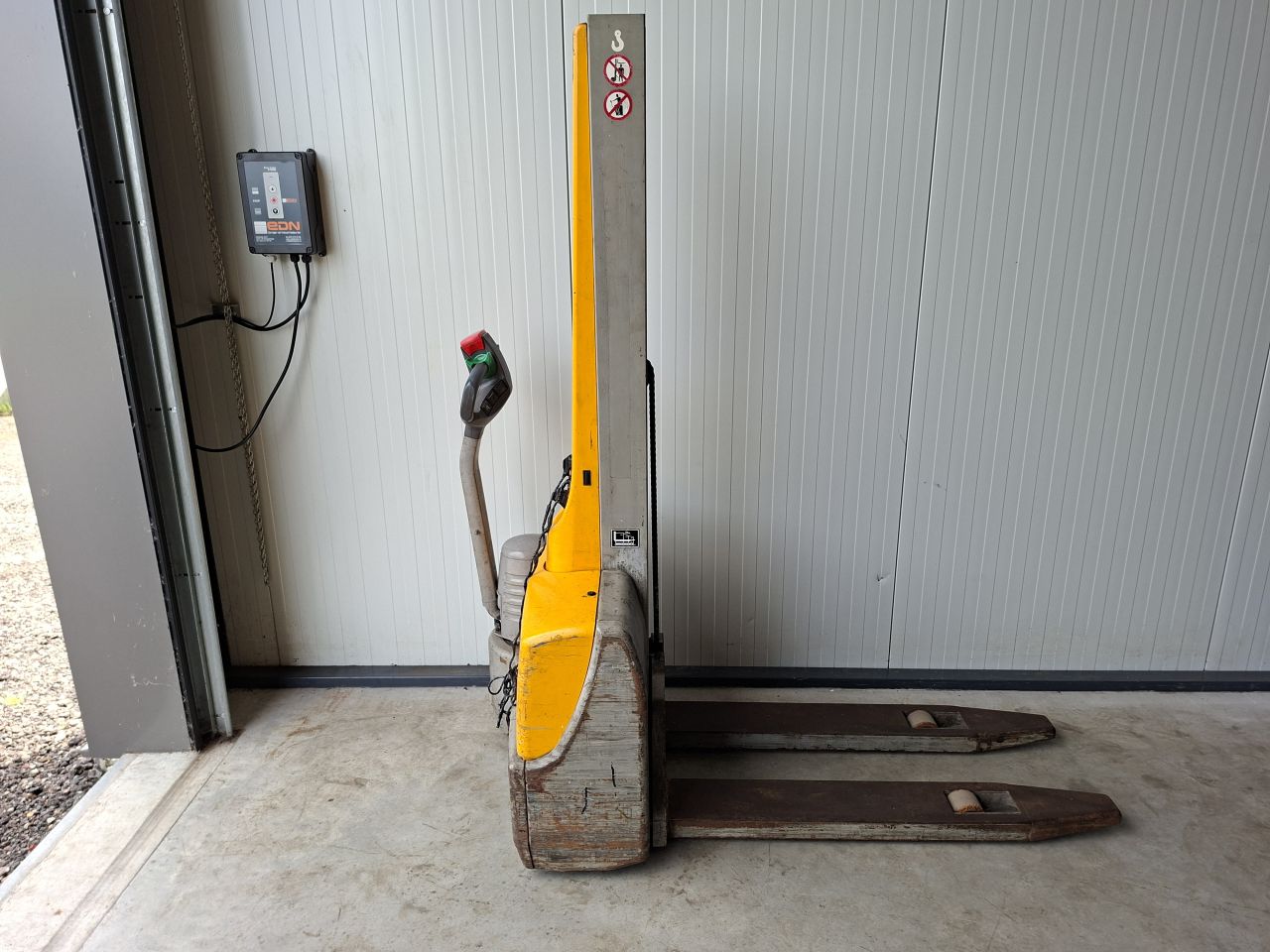 Elektrische stapelaar jungheinrich ec 10 165 cm 1000 kg