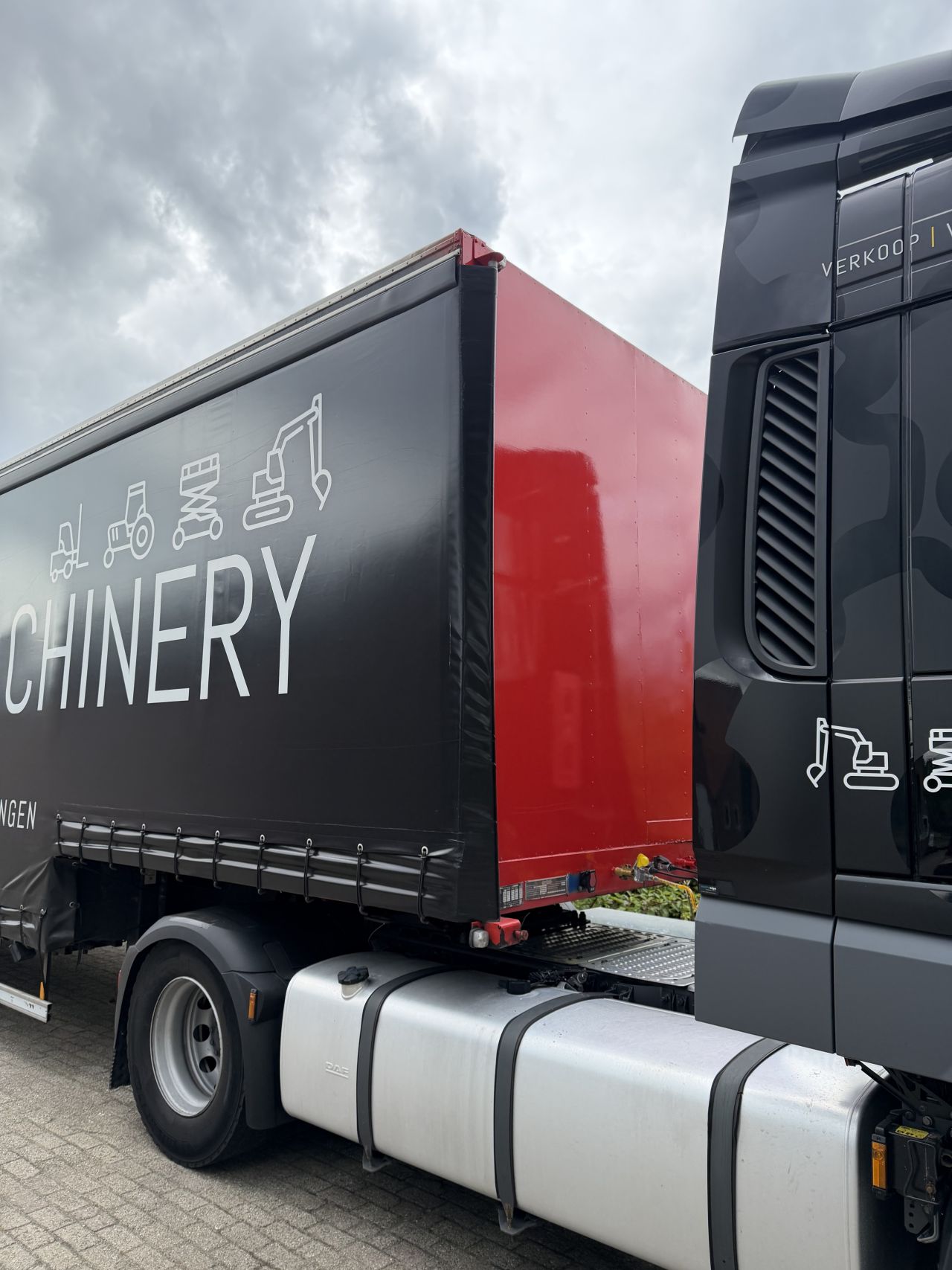 Nooteboom Semi dieplader machine transport laadklep