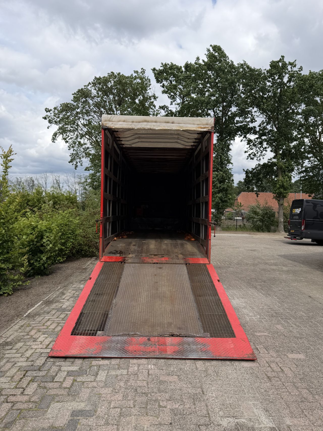 Nooteboom Semi dieplader machine transport laadklep