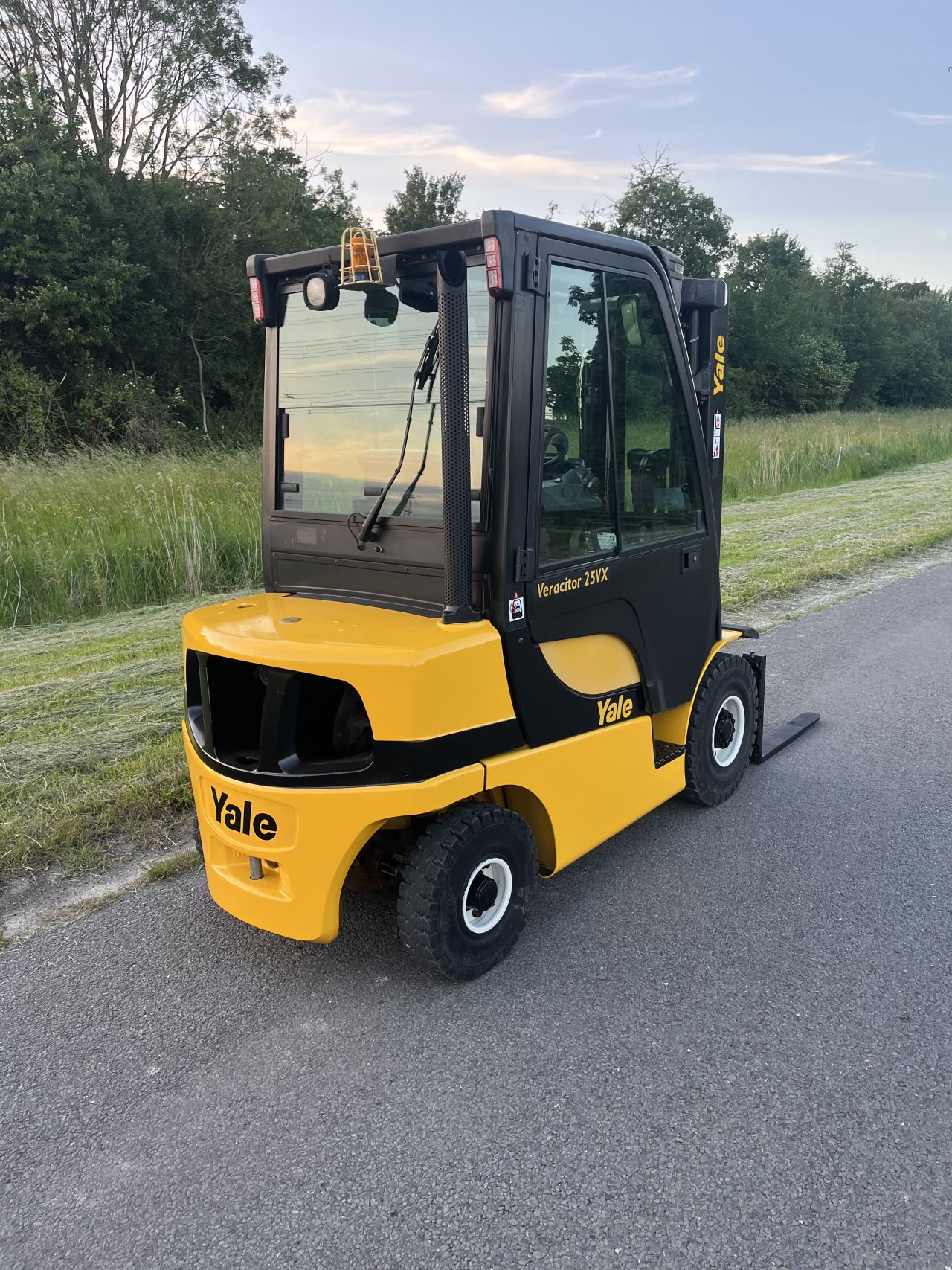 Yale GDP25VX Diesel heftruck triplo sideshift 1447 uur!
