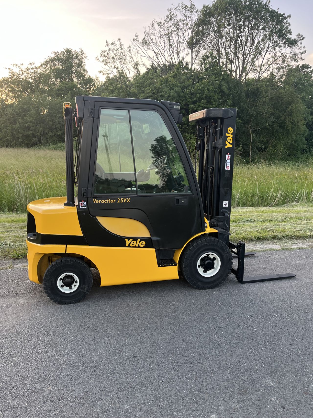 Yale GDP25VX Diesel heftruck triplo sideshift 1447 uur!