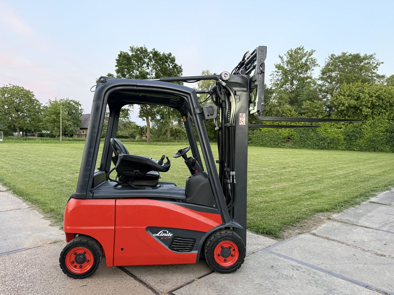 Linde 1600KG triplex Sideshift vorkversteller 4600uur BJ2019