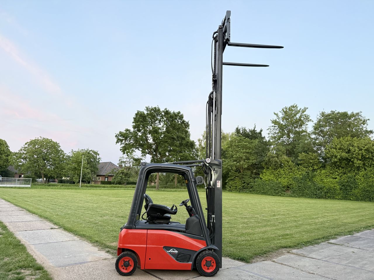 Linde 1600KG triplex Sideshift vorkversteller 4600uur BJ2019