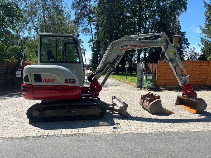 Takeuchi TB 240