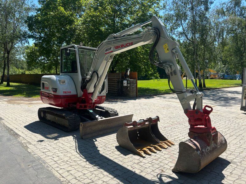 Takeuchi TB 240