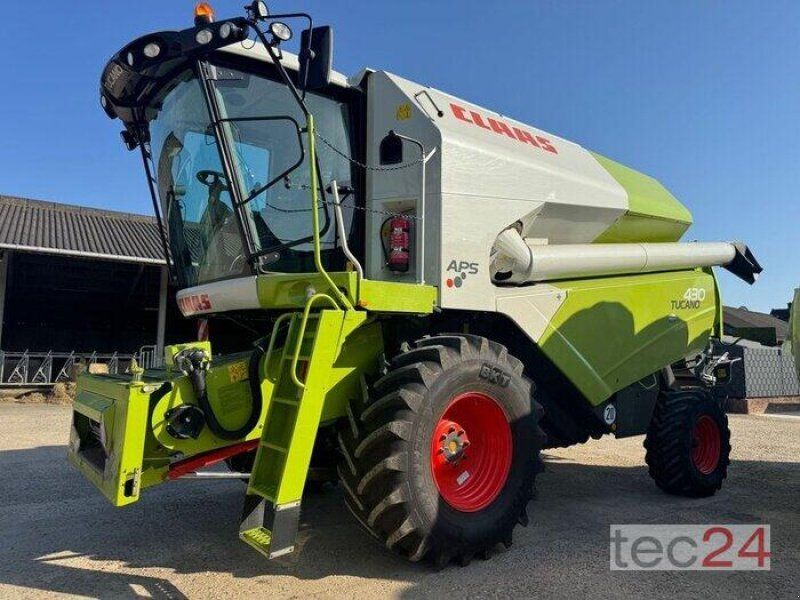 Claas Tucano 430 mit Varioschneidwerk