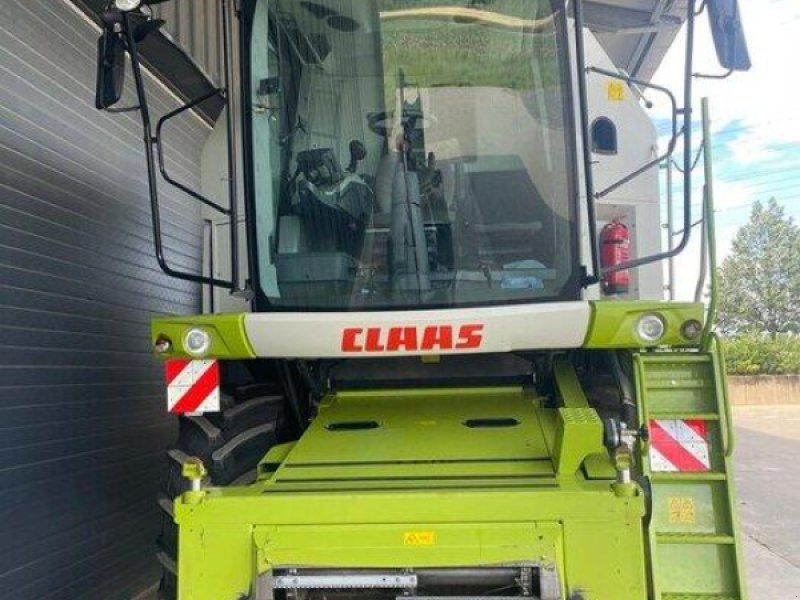 Claas Tucano 430 mit Varioschneidwerk