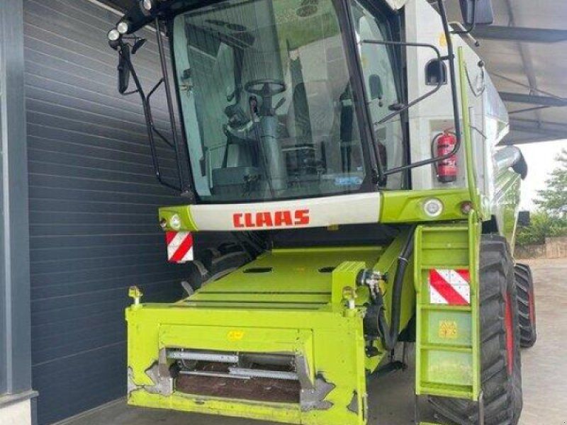 Claas Tucano 430 mit Varioschneidwerk