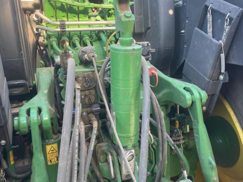 John Deere 6R 195
