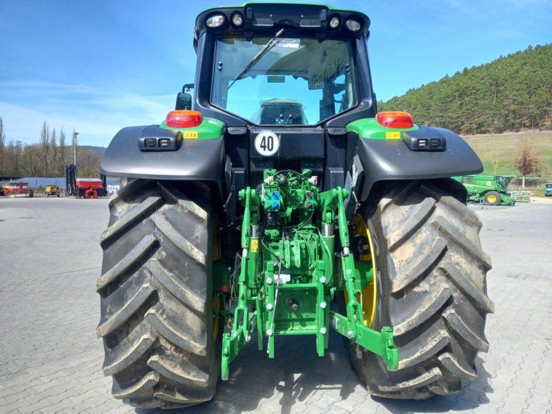 John Deere 6195M