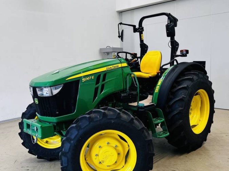 John Deere 5067E