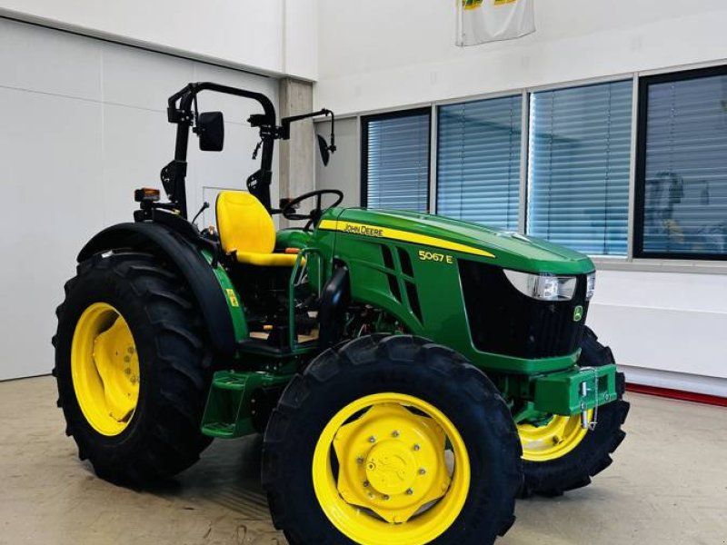 John Deere 5067E