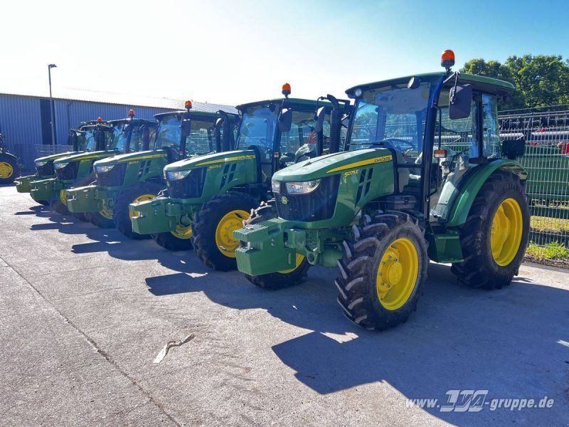 John Deere 5075E